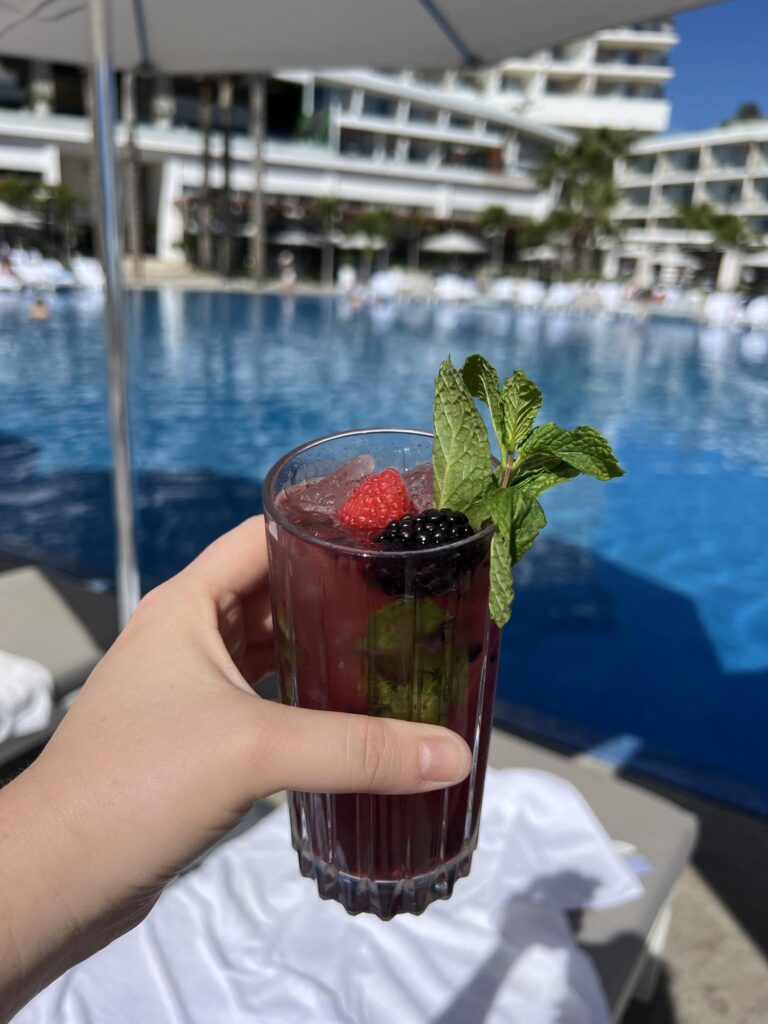 Poolside drinks at Le Blanc Spa Resort Cabo in Los Cabos, Mexico, an all inclusive honeymoon resort in Mexico​